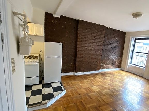 2nd image of 801 Lexington Ave #5RA