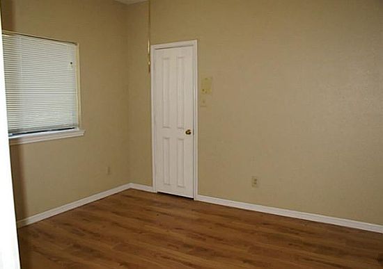 5th image of 2516 Pickwick Ln