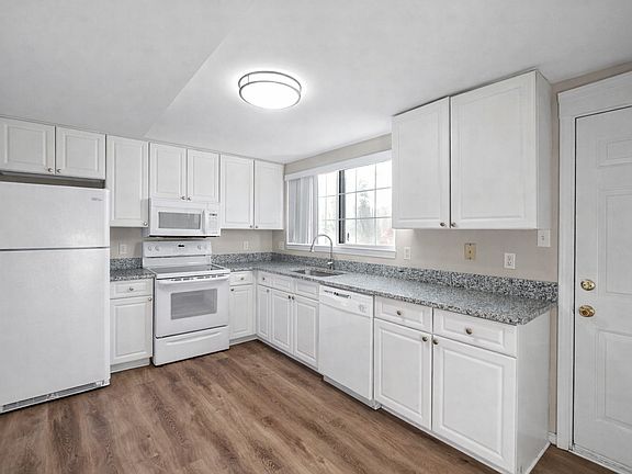 5th image of 425 Donovan St #409-1
