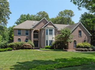 4 Brandywine Ct, Randolph, NJ 07869