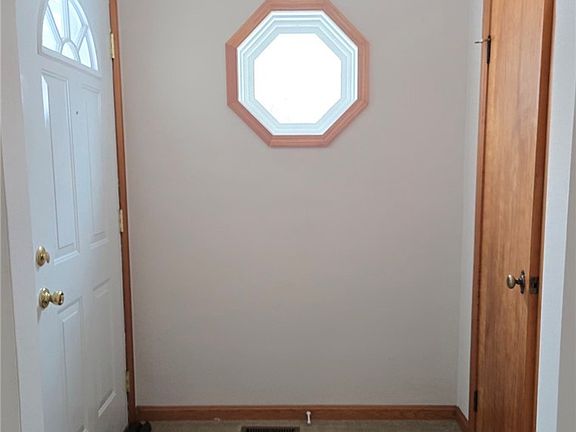 3rd image of 6093 Elyria Ave