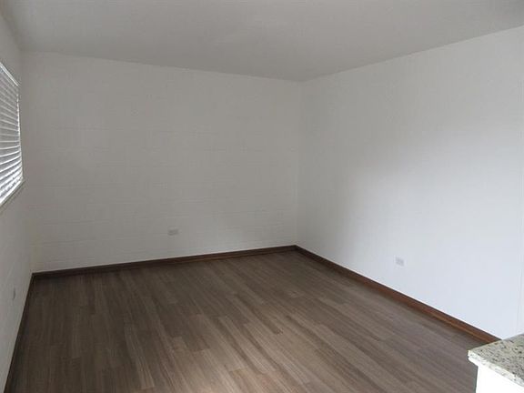 3rd image of 1228 18th Ave N APT 2