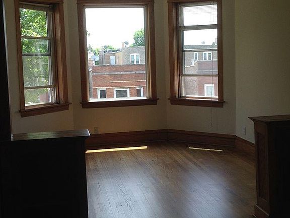 2nd image of 3-2322 W Walton St #3