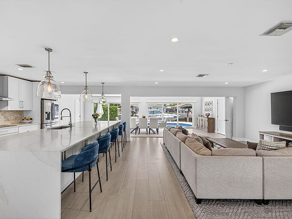5th image of 4460 NE 26th Avenue