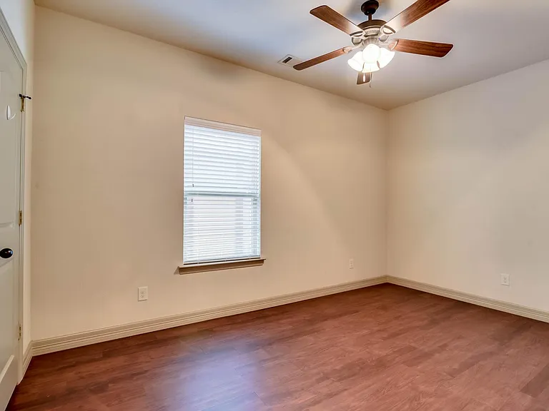 3233 McCart Ave — Photo 10
