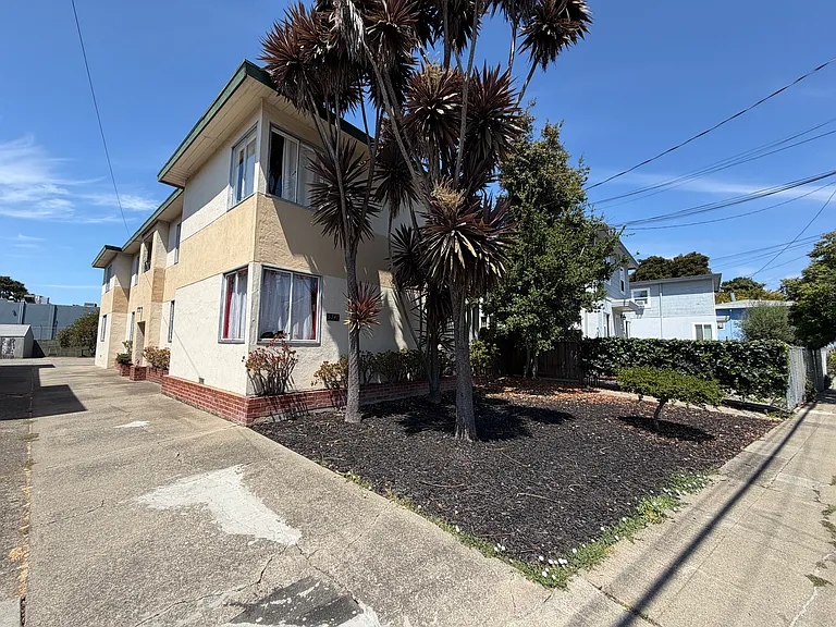 5747 Vicente St #D — Photo 14