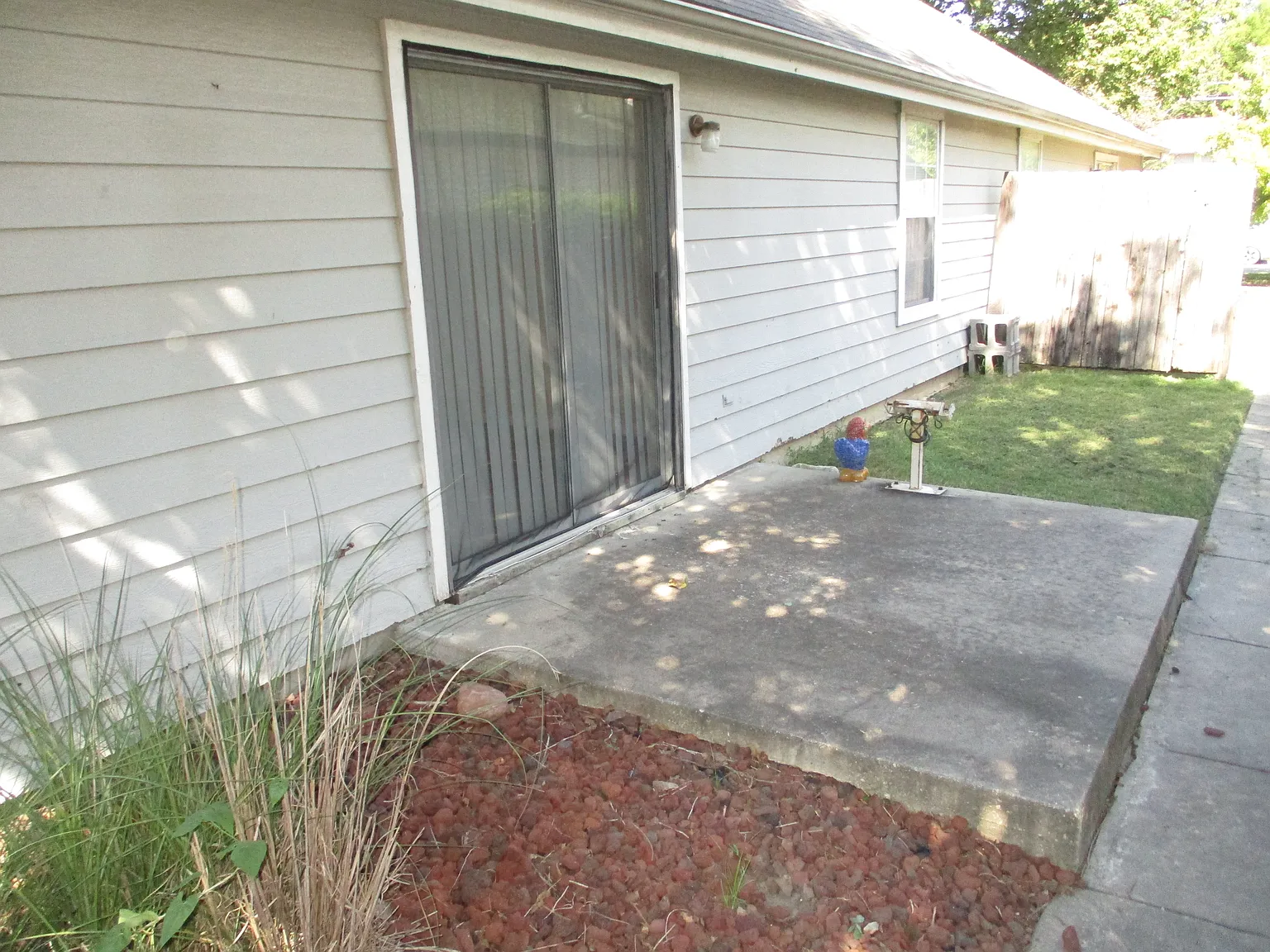 2 bed, 1.5 bath, 1020 sqft, $1,100 — Photo 2