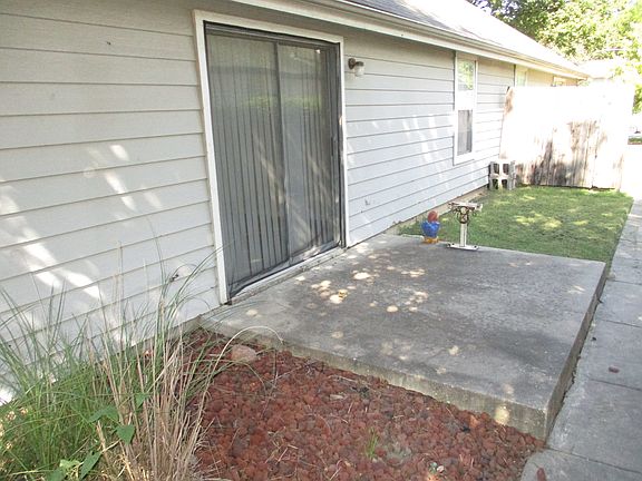 2nd image of 831 Connecticut St