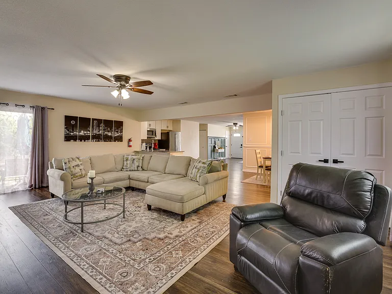 4002 Commonwealth Dr — Photo 8