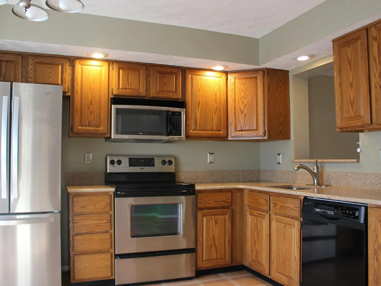 3 bed, 2.5 bath, 2000 sqft, $2,800 — Photo 3
