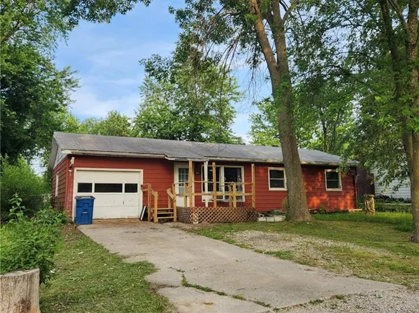 1011 Highland St, La Monte, MO 65337