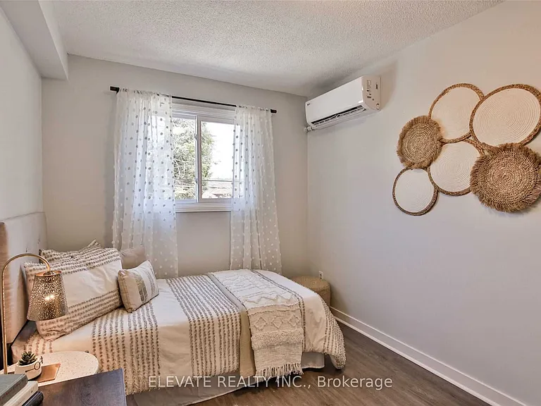 2131 Dufferin St — Photo 19