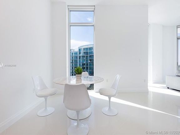 2nd image of 3030 NE 188th St APT 701