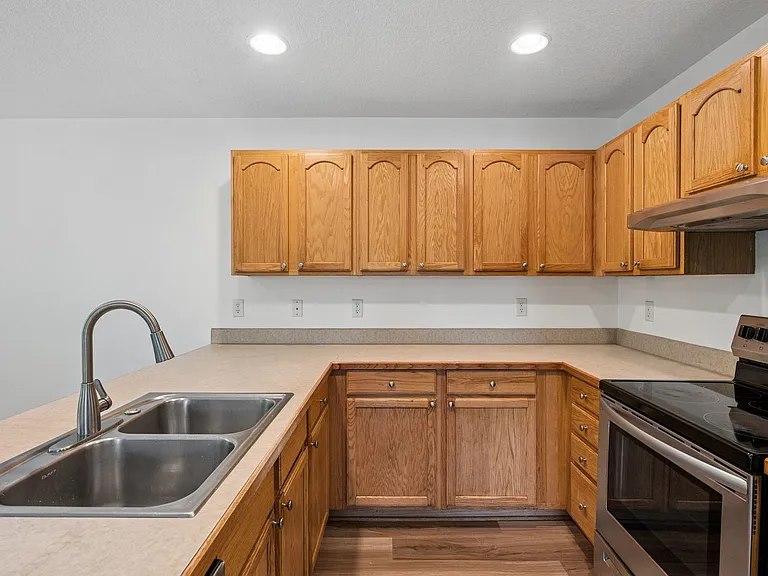 Roberts Court Townhomes — Photo 36