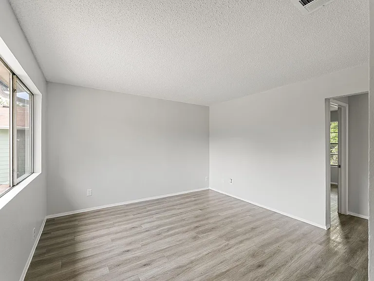 3460 Willowrun Dr #D — Photo 4