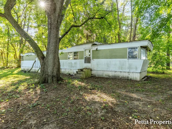 5200 Upton Rd, Hastings, MI 49058
