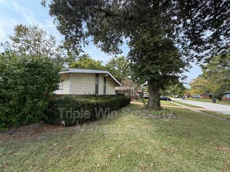 4 bed, 2.0 bath, 1699 sqft, $1,750 — Photo 3