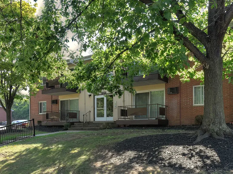 Euclid Apartments — Photo 30