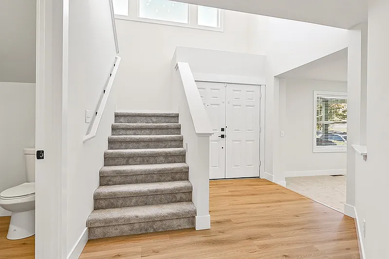 4 bed, 2.5 bath, 2500 sqft, $3,700 — Photo 4