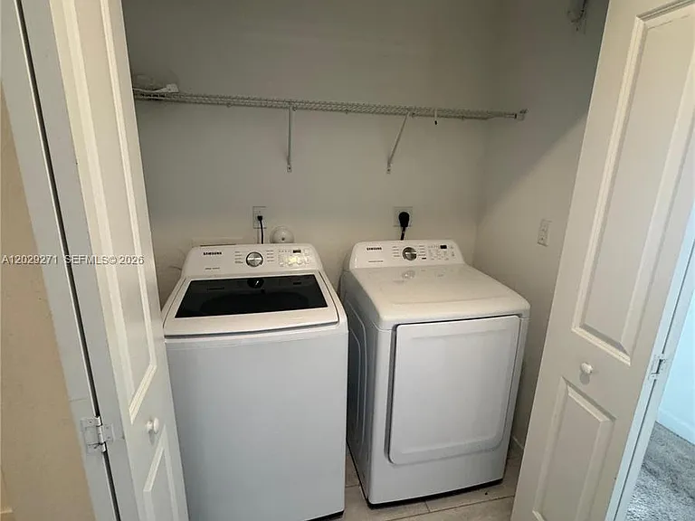 1048 SE 23rd Ter — Photo 11