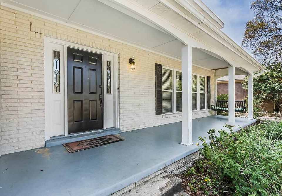 1st image of 2307 Greenbrier Blvd