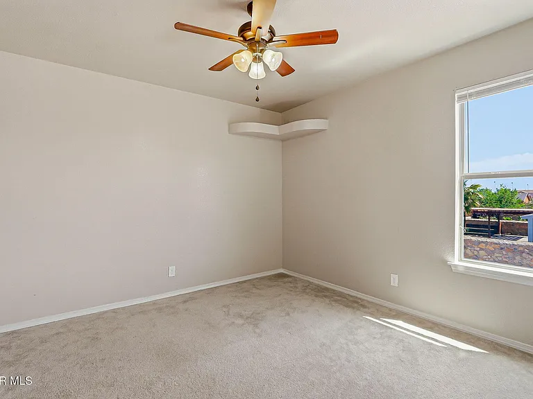 2300 Glitter Point — Photo 32