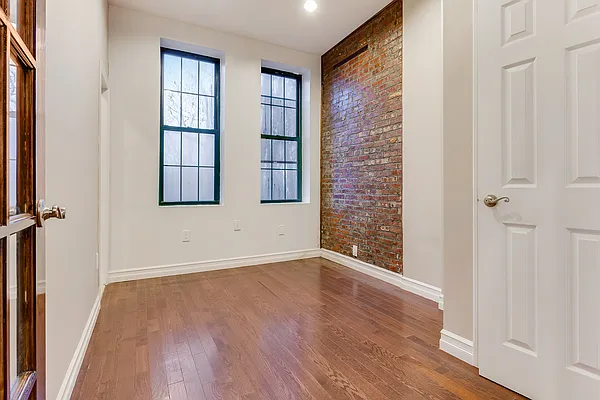 Rented by RES New York | media 22