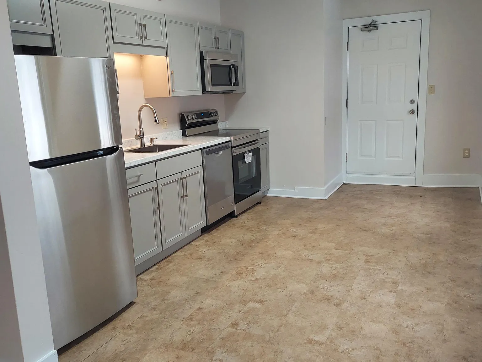 169 Main St — Photo 3