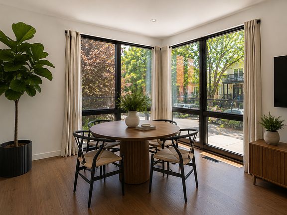 4th image of 3710 N Kenmore Ave #1