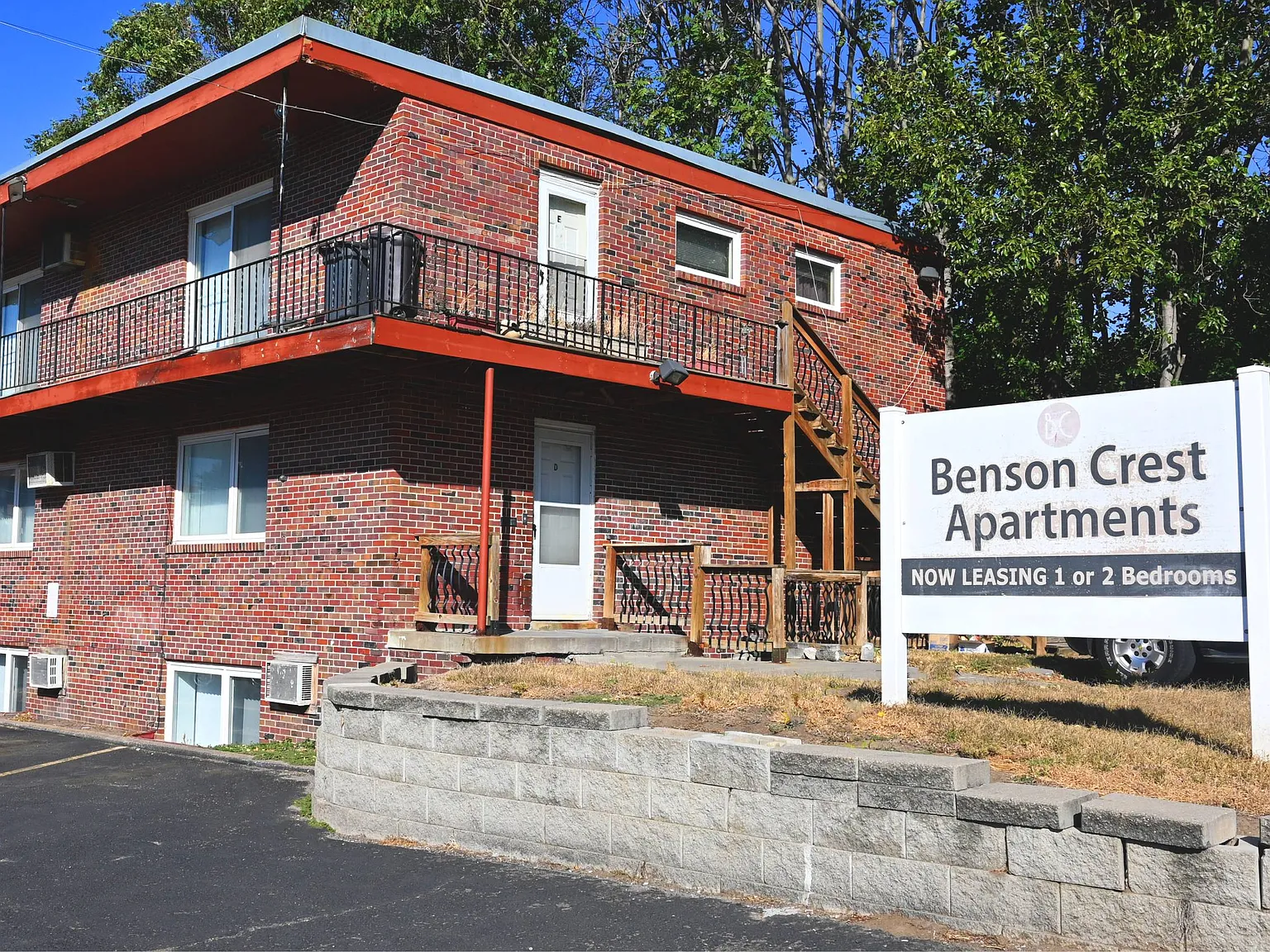 Benson Crest Apartments — Photo 1