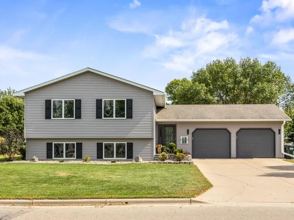 1225 Sherwood St SE, Hutchinson, MN 55350