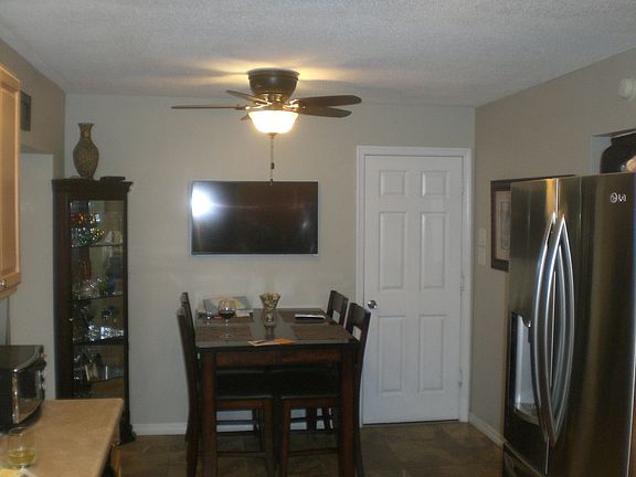 4th image of 6114 Nw 74 Ave
