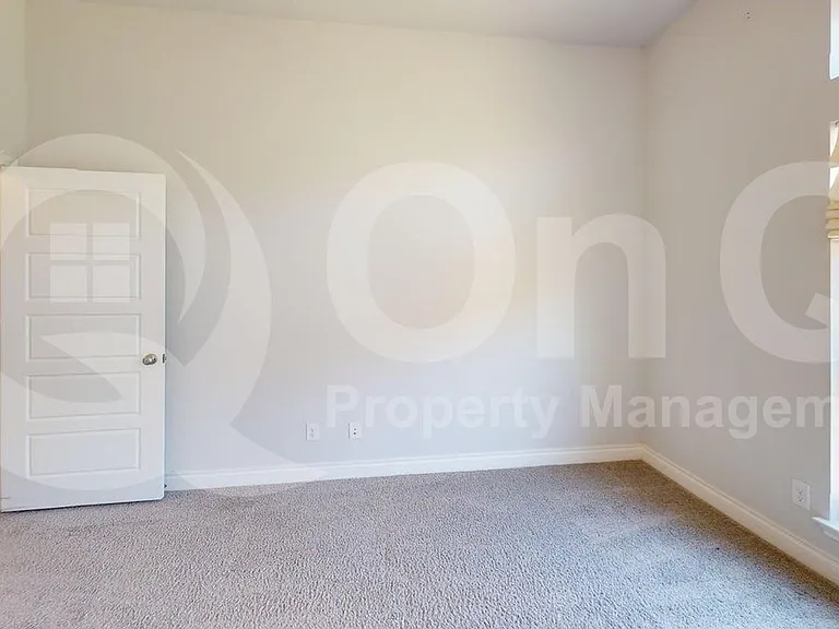 2401 Robin Way — Photo 14