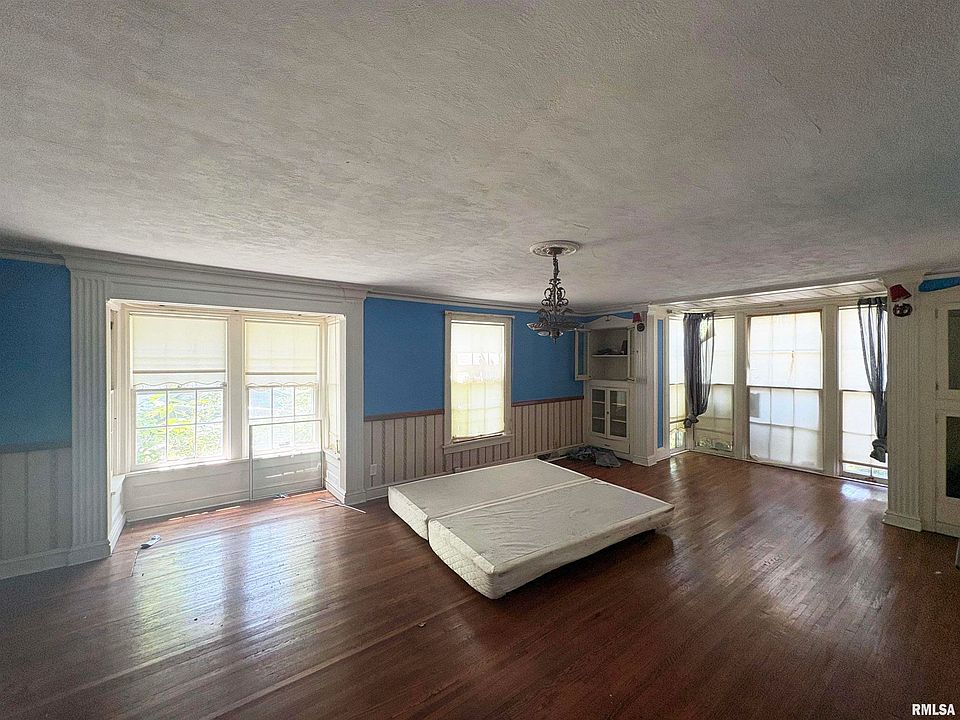 7th image of 114 E Briarwood Ct