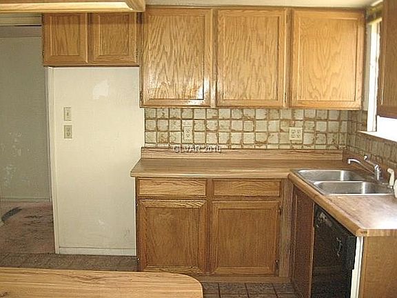4th image of 2033 Howard Ave
