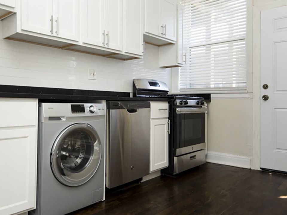 1st image of 943 Judson Ave APT 2