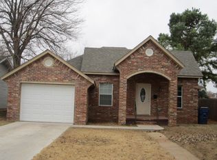 1615 California Ave, Chickasha, OK 73018