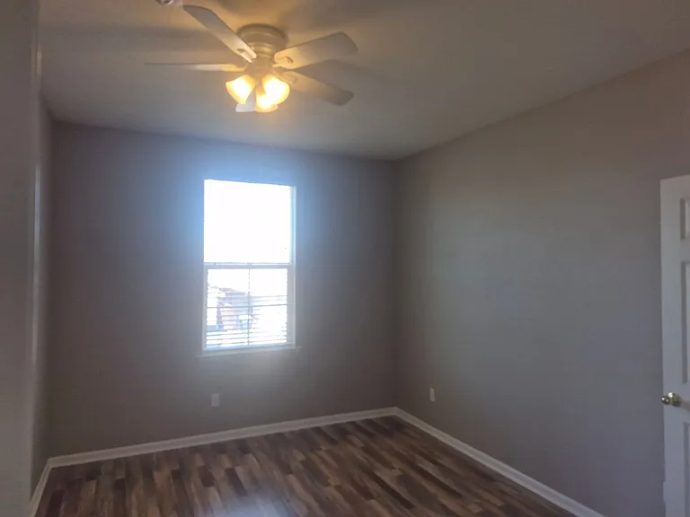 5040 Kankakee Dr — Photo 18