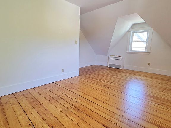 4th image of 576 Trapelo Rd