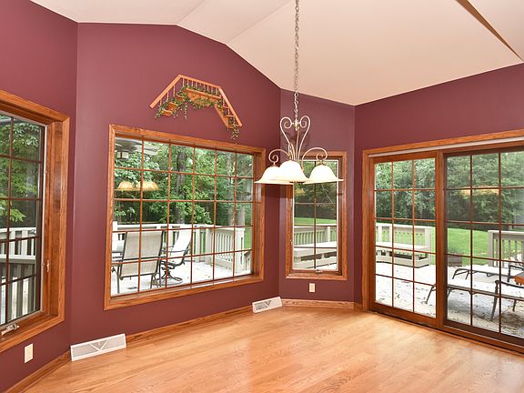 Morning Rm, doors to deck