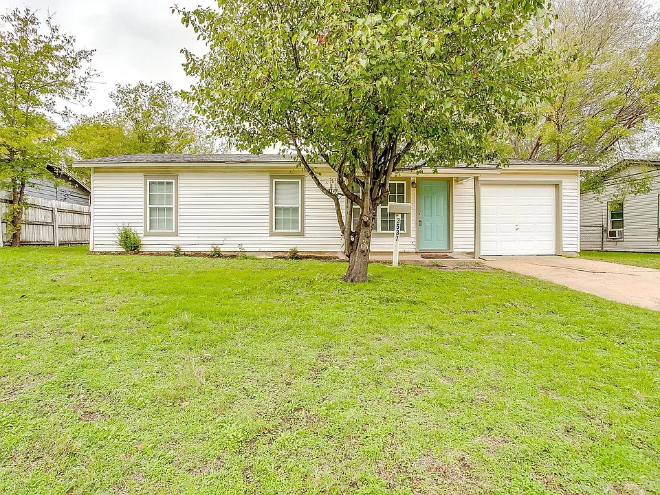 3537 Half Moon Dr
