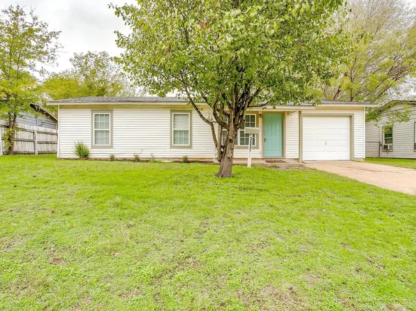 3537 Half Moon Dr, Fort Worth, TX 76111