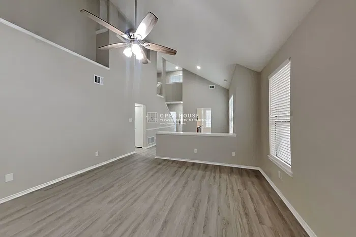 3 bed, 2.0 bath, 2008 sqft, $2,625 — Photo 4