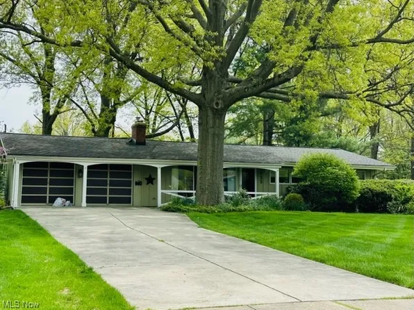 535 Edinborough Dr, Bay Village, OH 44140