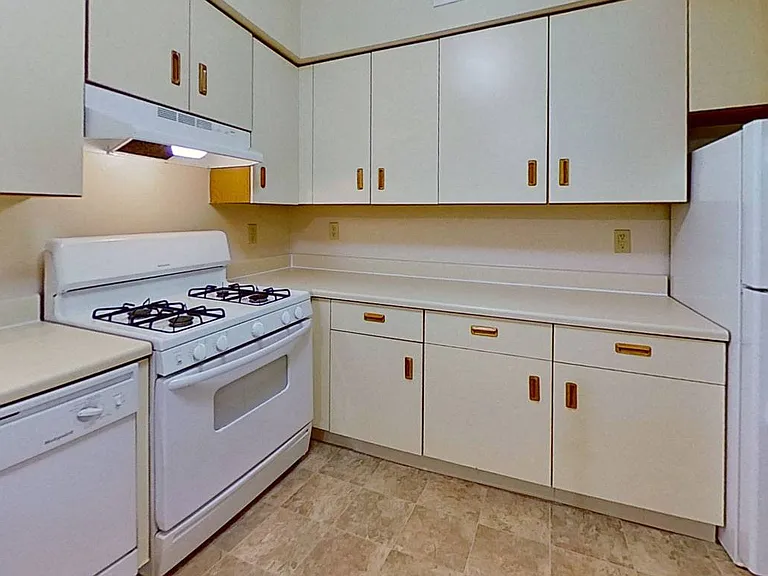 Arbor Lakes Apartments — Photo 42