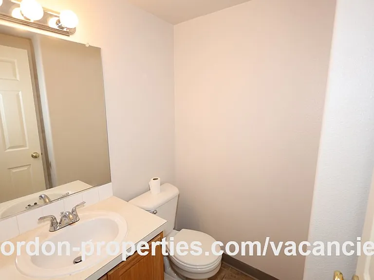 16913 NE Halsey St — Photo 12