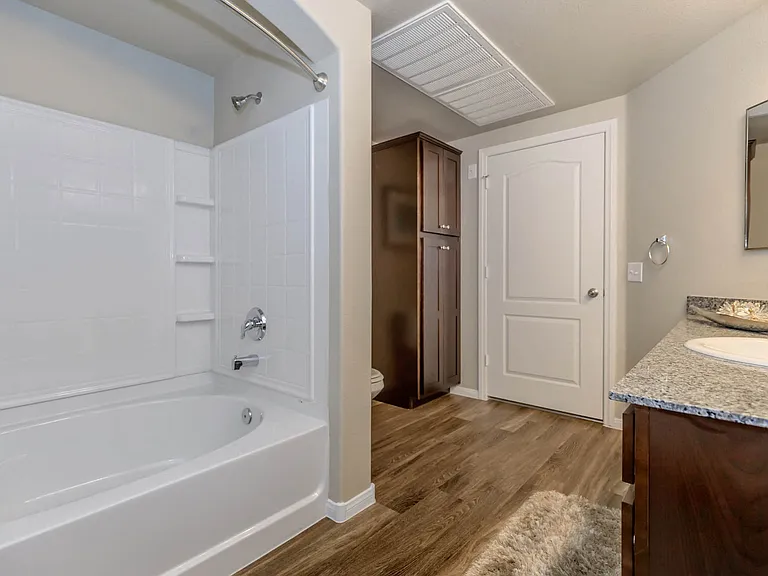 1e1/1f1 928 SQFT 1 Bed 1 Bath