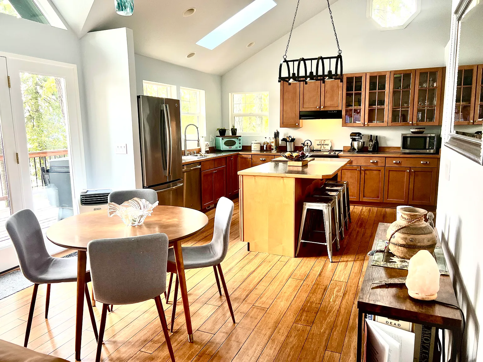 3 bed, 1758 sqft, $2,750 — Photo 4