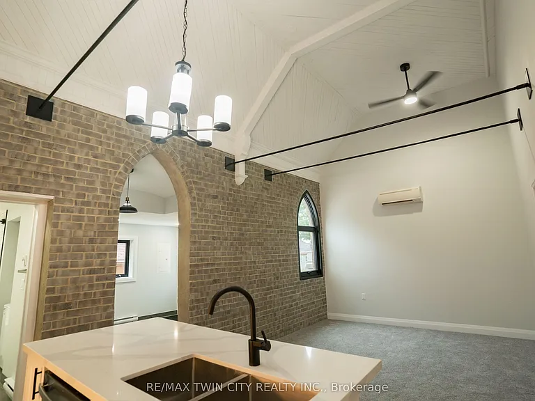 130 Elgin St #5 — Photo 4