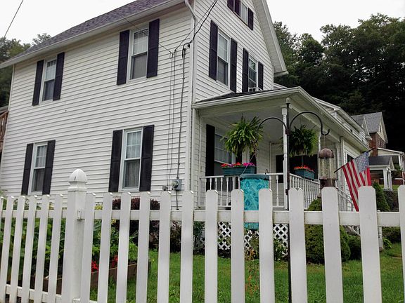 2nd image of 301 Cushing Ave